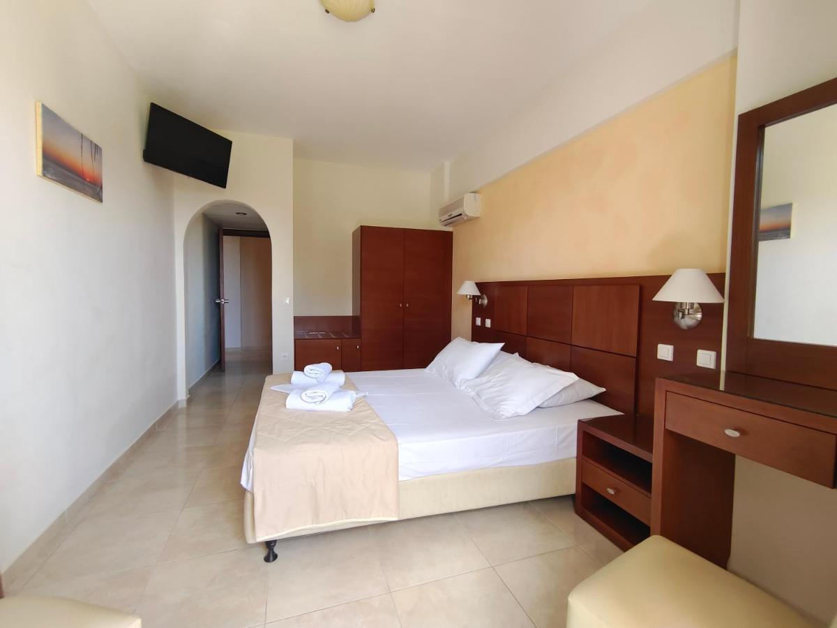 Alex (Adults Only) Hotel การ์ปาตอส ภายนอก รูปภาพ